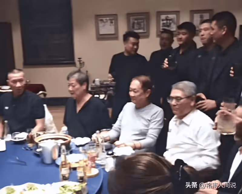 78歲陳惠敏與竹聯幫四位大佬聚餐!數十位小弟守護,越老越和善