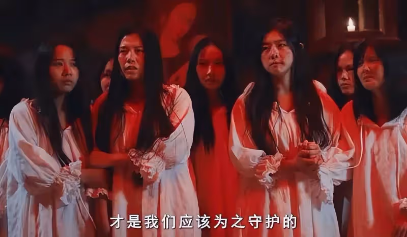 十三姨海報狂露事業線大美腿!網大黃飛鴻太辣眼睛毀經典