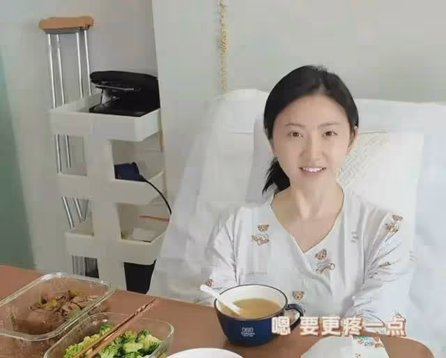 同上熱搜!張繼科球館開業賊熱鬧,景甜做完手術臉色蒼白