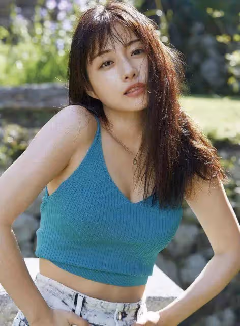 日本女星石原里美各類靚麗寫真!膚白貌美大長腿性感撩人