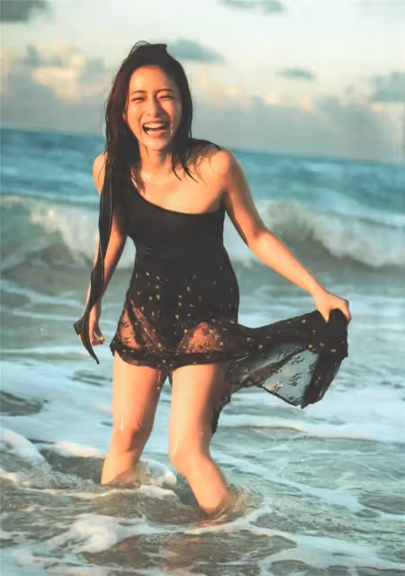 日本女星石原里美各類靚麗寫真!膚白貌美大長腿性感撩人