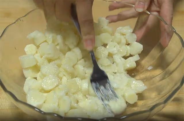 孩子隔三差五要吃這盤山藥球,不燉不用炒,軟糯酸甜又開胃,解饞