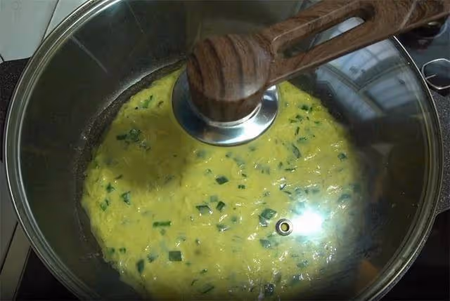 最近很火的土豆絲做法,加一把韭菜,6分鐘就出鍋,輕鬆解決早餐