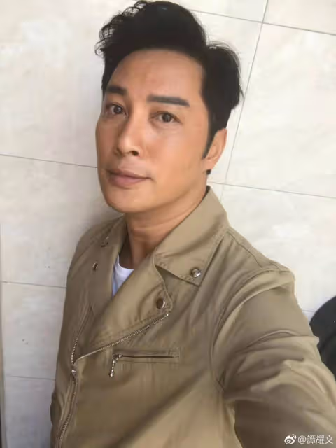 知名港星被贊凍齡有術,曾窮到借錢為母親治病,網民喊話其子入行