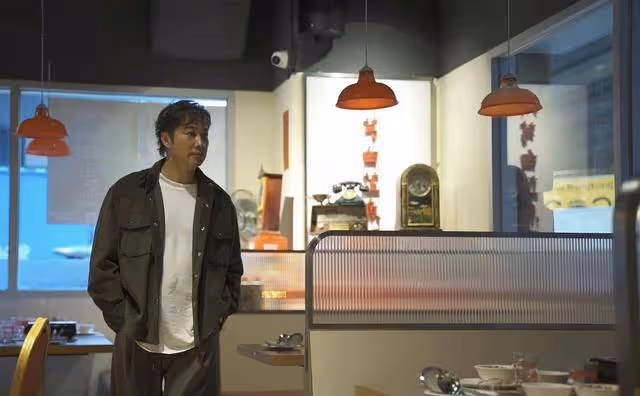 知名港星被贊凍齡有術,曾窮到借錢為母親治病,網民喊話其子入行