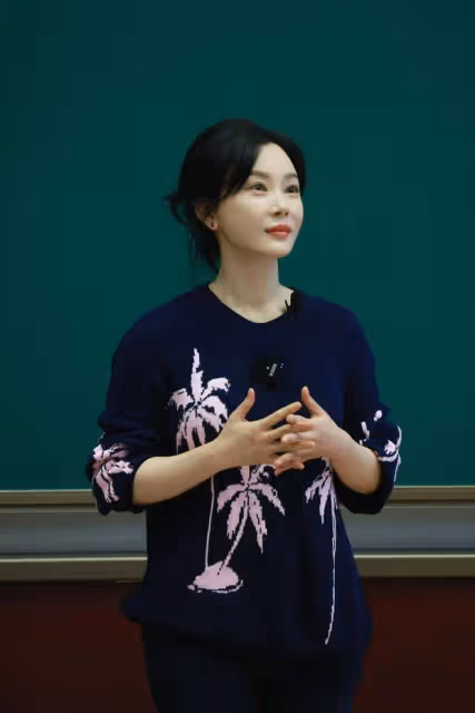 陳數現身中戲開講座，示範動作一舉一動知性優雅