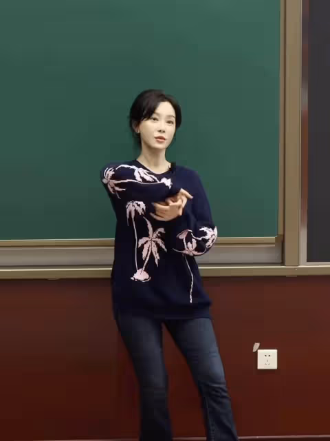 陳數現身中戲開講座，示範動作一舉一動知性優雅