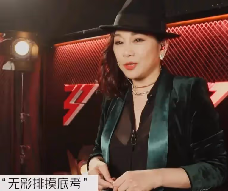 53歲陳松伶與小9歲張鐸合影狂秀恩愛,結婚13年,姐弟戀還是很甜