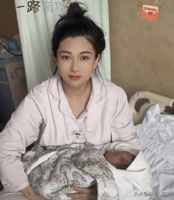魏羽馨媽媽產子後首曬三口合照!23天長了2.2斤,特地花4萬坐月子
