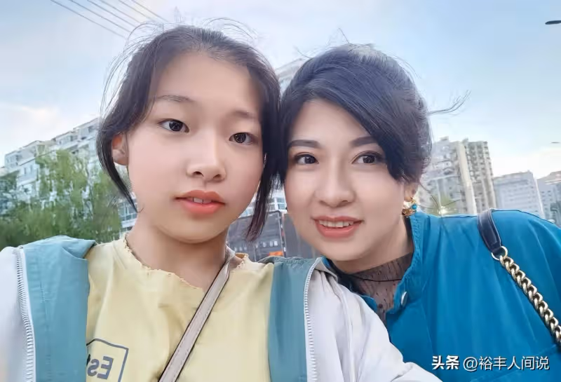 魏羽馨媽媽產子後首曬三口合照!23天長了2.2斤,特地花4萬坐月子