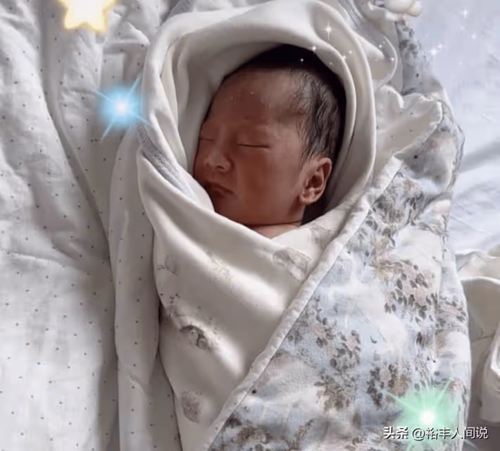 魏羽馨媽媽產子後首曬三口合照!23天長了2.2斤,特地花4萬坐月子