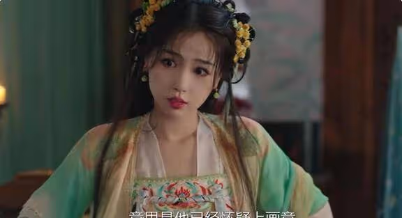 同樣是頭飾繁雜,為何陳都靈能艷而不俗、端莊持重?原因何在?