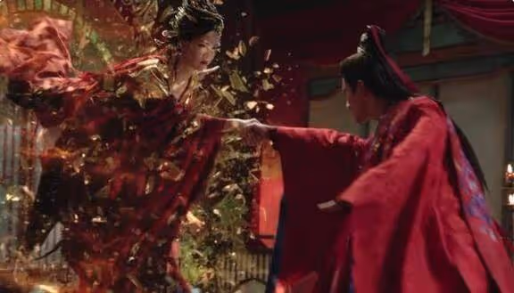 同樣是頭飾繁雜,為何陳都靈能艷而不俗、端莊持重?原因何在?