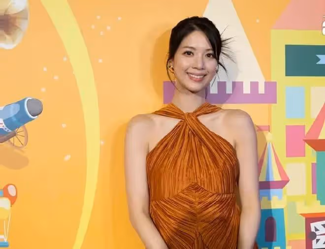 TVB小花獲大台力捧做新一代花旦,否認戀情強調工作重要:五年內不結婚