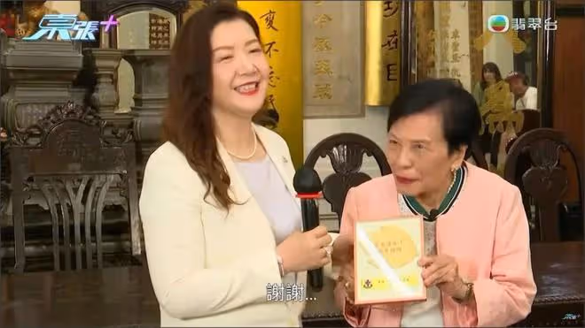 87歲老戲骨近況曝光精神好,捐全部身家行善建學校仿如女版古天樂