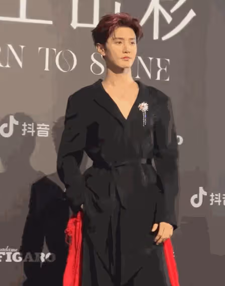 北京這一夜:古力娜扎豐滿有料,關曉彤又壯了,我卻被李一桐驚艷