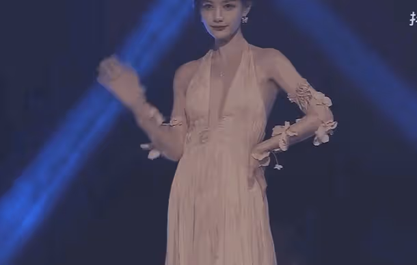 北京這一夜:古力娜扎豐滿有料,關曉彤又壯了,我卻被李一桐驚艷