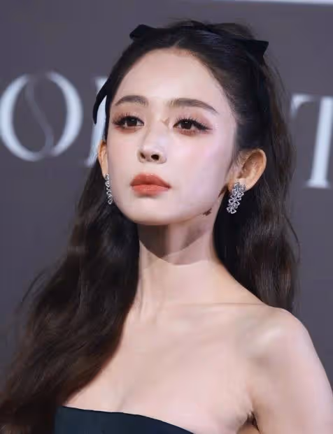 北京這一夜:古力娜扎豐滿有料,關曉彤又壯了,我卻被李一桐驚艷