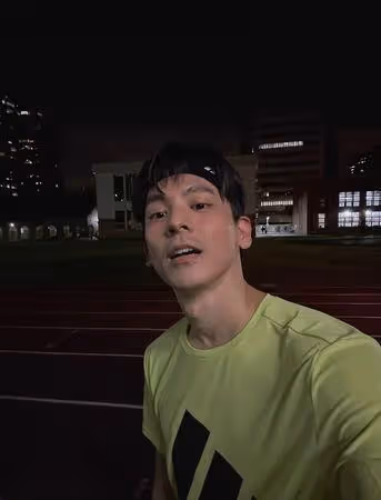 台北夜跑⋯身邊「顯眼黃衣男」竟是林柏宏! 男神親開口約跑