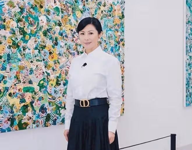 美女主持人陳蕾:一婚嫁給同學,二婚嫁給教授,如今51歲很幸福