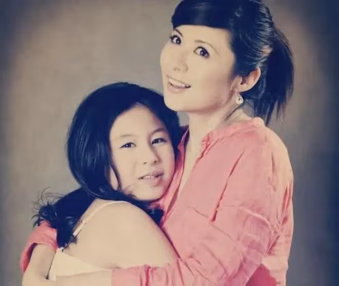 美女主持人陳蕾:一婚嫁給同學,二婚嫁給教授,如今51歲很幸福