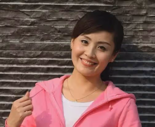 美女主持人陳蕾:一婚嫁給同學,二婚嫁給教授,如今51歲很幸福