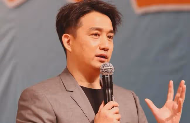 52歲的黃磊,終於為自己的「好為人師」付出了代價