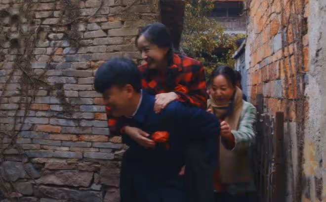 《小巷人家》大結局:吳建國被張阿妹榨乾,毀了吳珊珊,害了吳軍