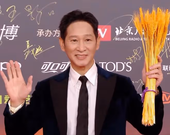 微博世界大會:王楚然露腿,關曉彤玩性感,都不及劉亦菲發胖吸睛