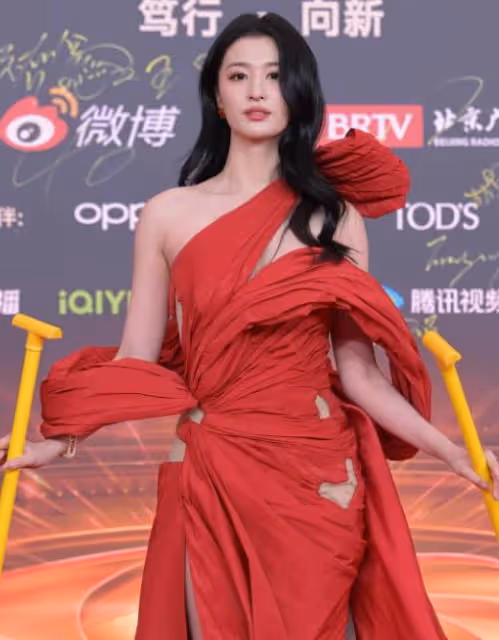 微博世界大會:王楚然露腿,關曉彤玩性感,都不及劉亦菲發胖吸睛