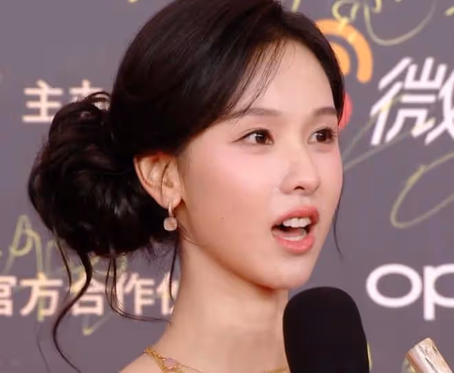 微博世界大會：王楚然露腿，關曉彤玩性感，都不及劉亦菲發胖吸睛