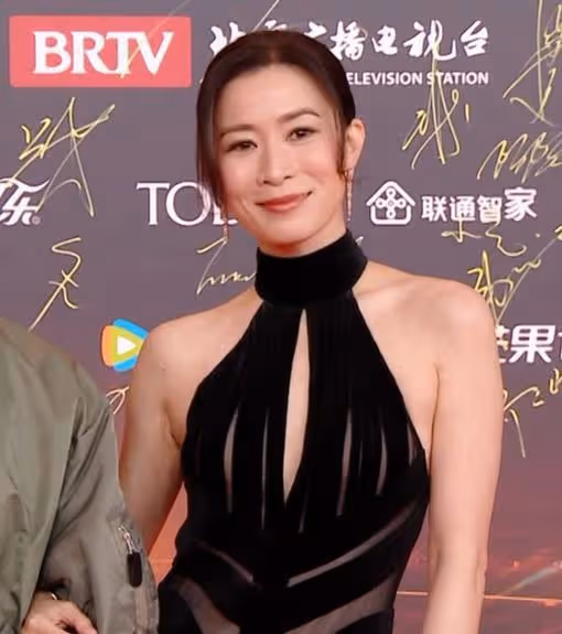 微博世界大會：王楚然露腿，關曉彤玩性感，都不及劉亦菲發胖吸睛