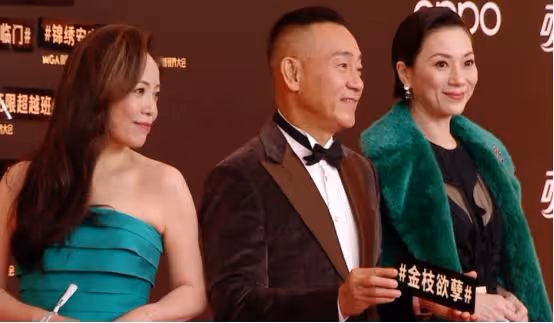 微博世界大會：王楚然露腿，關曉彤玩性感，都不及劉亦菲發胖吸睛