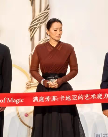 上海活動,鞏俐這一笑,我才發現:她已走上了女演員的另一條大路