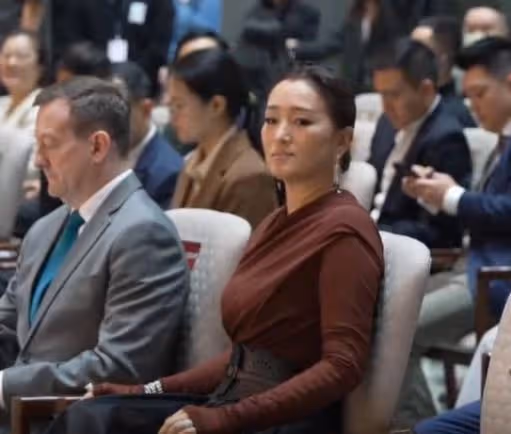 上海活動,鞏俐這一笑,我才發現:她已走上了女演員的另一條大路