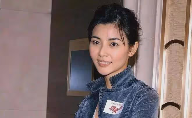 49歲蒙嘉慧復出上班,法令紋重,眉眼耷拉,網友:老太快!