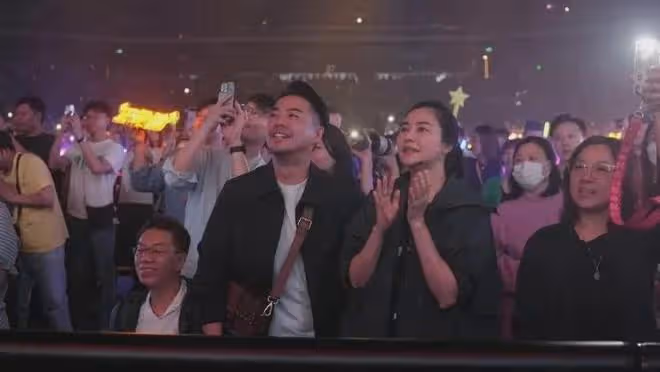 49歲蒙嘉慧復出上班,法令紋重,眉眼耷拉,網友:老太快!