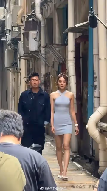 TVB當紅小花新劇被拍？貼身短裙開工曬玲瓏浮凸身材
