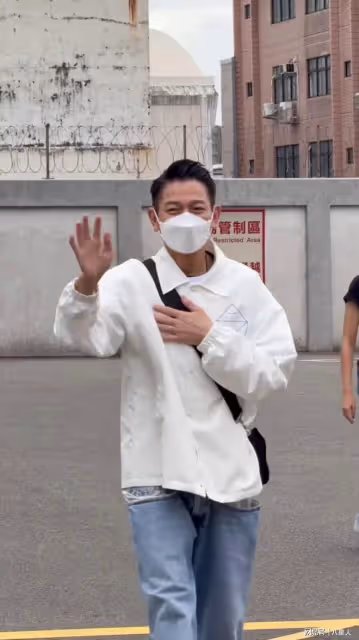 點贊!劉德華離台大量歌迷歡送,年輕帥氣神清氣爽,蔣萬安發聲回應