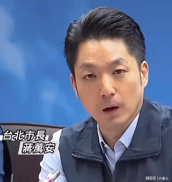點贊!劉德華離台大量歌迷歡送,年輕帥氣神清氣爽,蔣萬安發聲回應