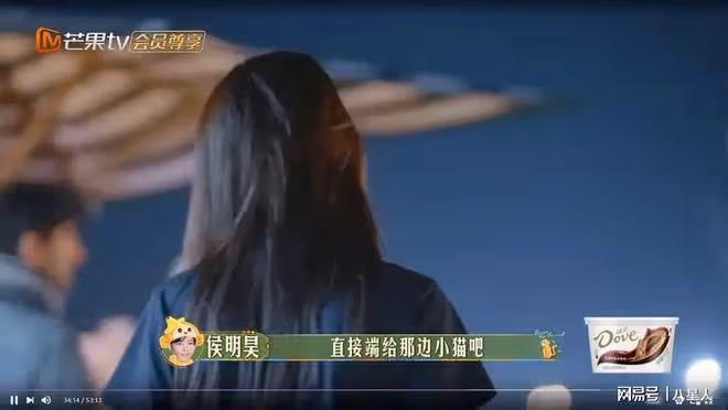 周雨彤又作妖!嫌棄坦尚尼亞酒店不幹凈,夜市美食寧願喂貓都不吃
