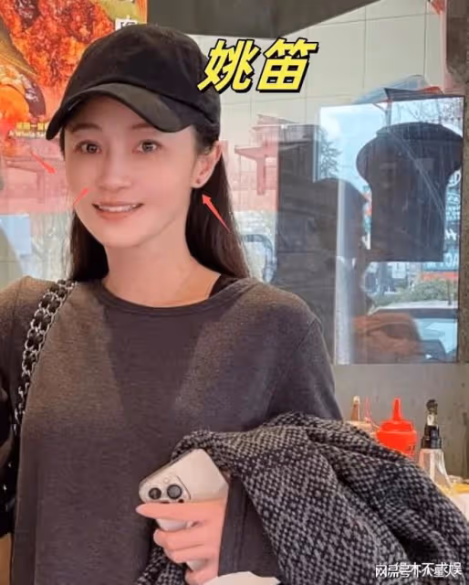 整容失敗?42歲姚笛加拿大吃中餐,鼻翼變大素顏認不出,比文章悽慘