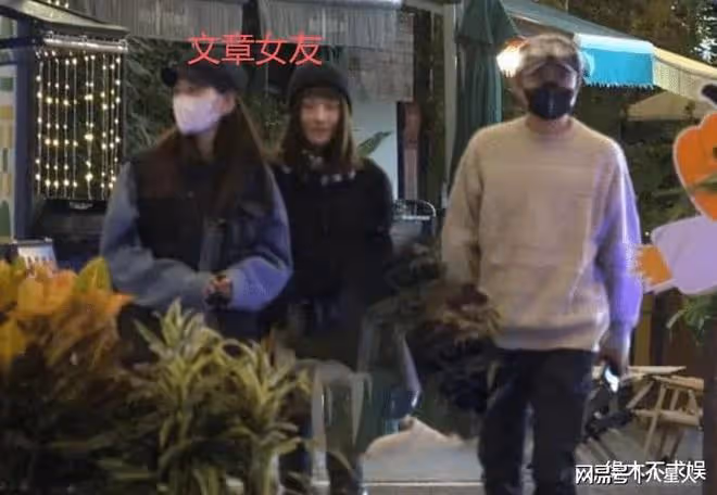 整容失敗?42歲姚笛加拿大吃中餐,鼻翼變大素顏認不出,比文章悽慘