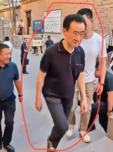 王健林近照模樣大變,骨瘦如柴,王思聰:我們什麼都賣,唯不賣國