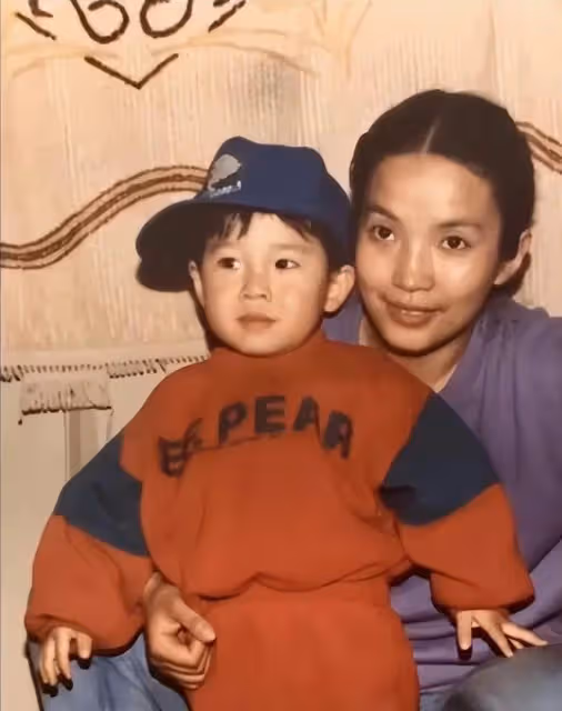甩妻子巴掌,缺席兒子婚禮,67歲的張豐毅為何還被誇真男人?