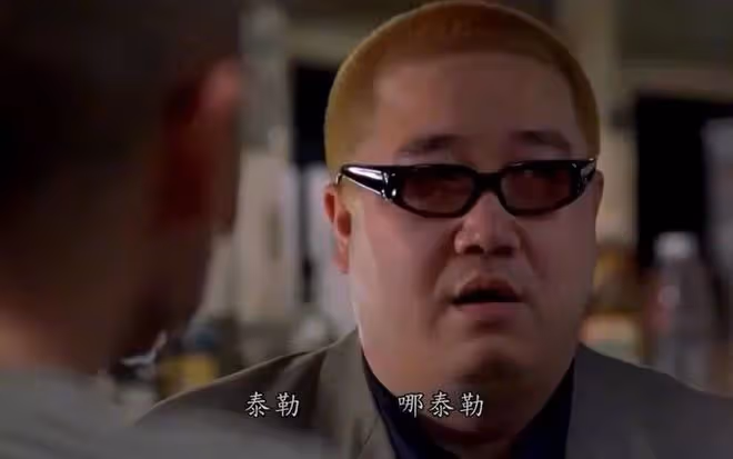 甩妻子巴掌,缺席兒子婚禮,67歲的張豐毅為何還被誇真男人?