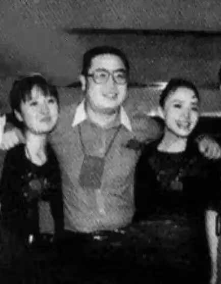 甩妻子巴掌,缺席兒子婚禮,67歲的張豐毅為何還被誇真男人?