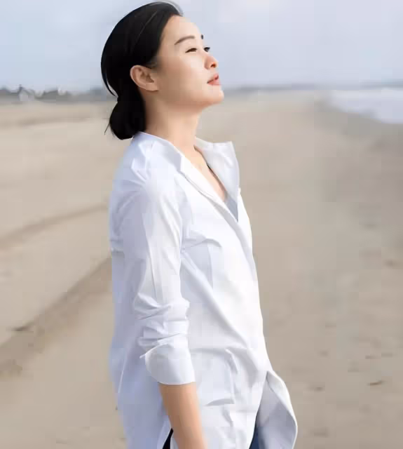 吳越:飾演第三者被罵,捧紅前男友卻被分手,52歲依然未婚未育
