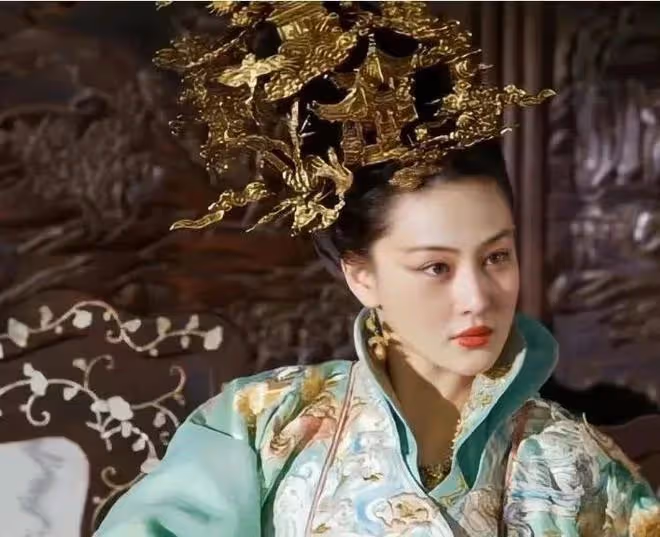 離開李晨10年後，張馨予結婚生女搬進豪宅：活成了別人羨慕的模樣