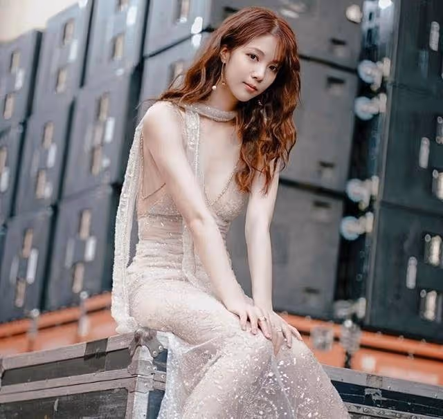 TVB高顏值女星成功上位到一線，手握六部劇集，明年將實現霸屏